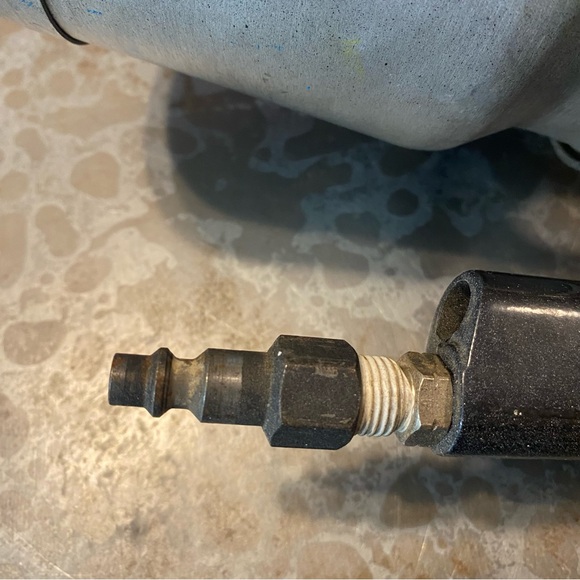 Central Pneumatic Metal paint Spray - Picture 3 of 13